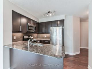 903 - 33 Bay St