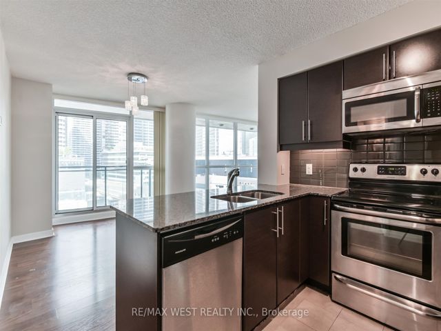 903 - 33 Bay St