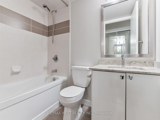 903 - 33 Bay St
