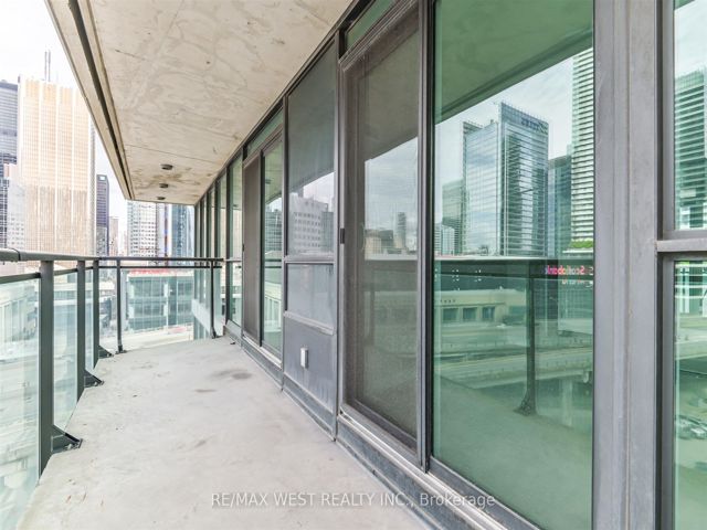 903 - 33 Bay St