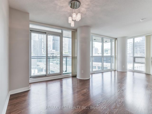 903 - 33 Bay St