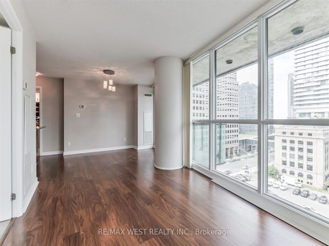 903 - 33 Bay St