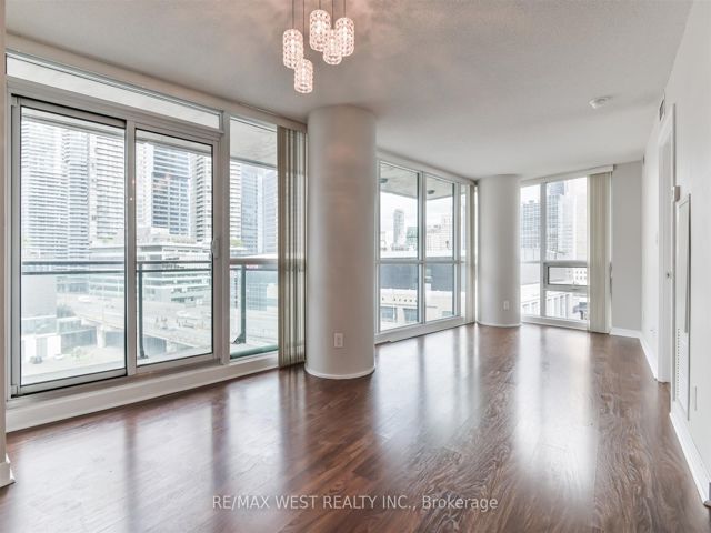 903 - 33 Bay St