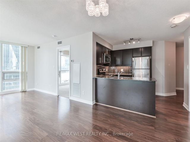 903 - 33 Bay St