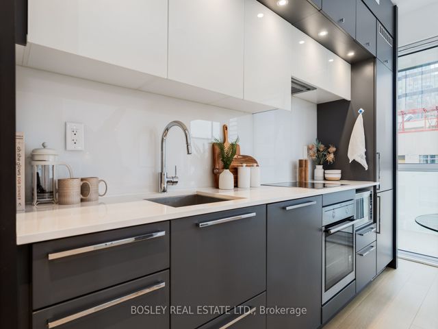 1206 - 15 Grenville St