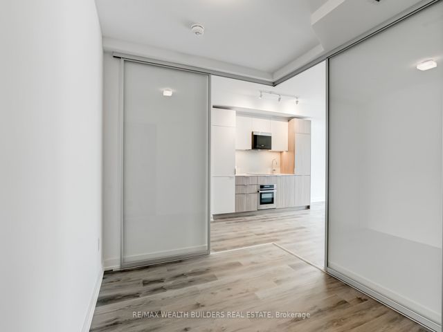 323 - 28 Eastern Ave