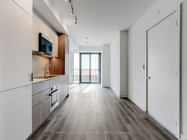 323 - 28 Eastern Ave