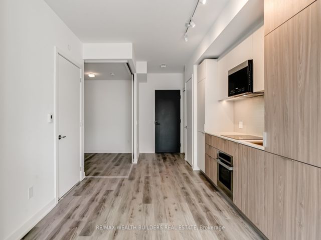 323 - 28 Eastern Ave