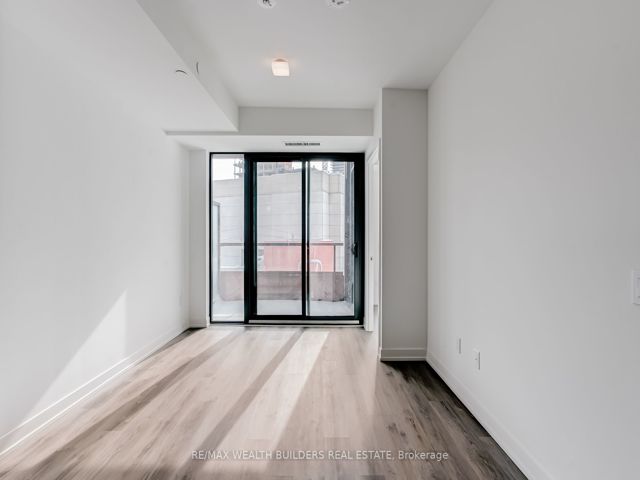 323 - 28 Eastern Ave