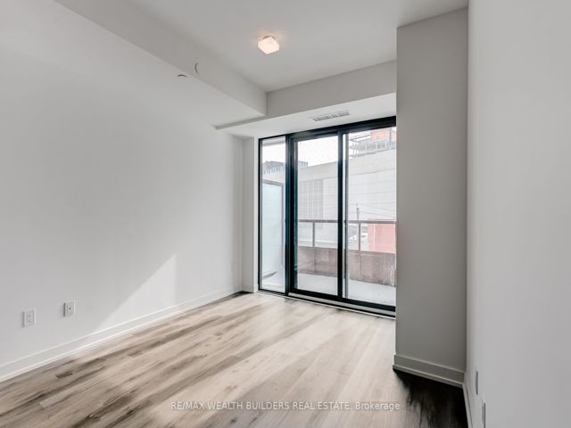 323 - 28 Eastern Ave