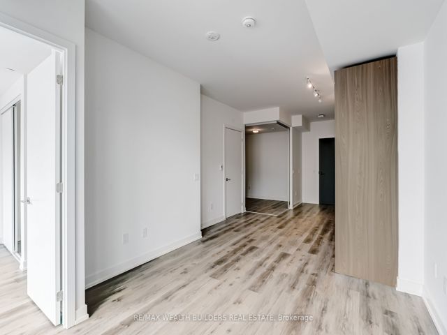 323 - 28 Eastern Ave