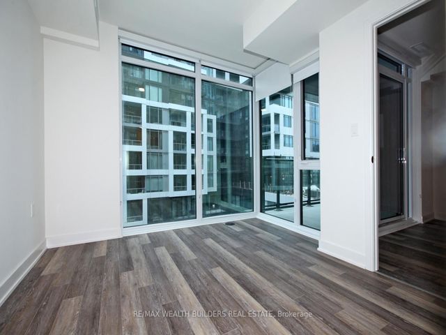 1013W - 27 Bathurst St