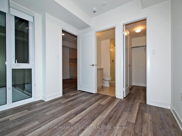 1013W - 27 Bathurst St