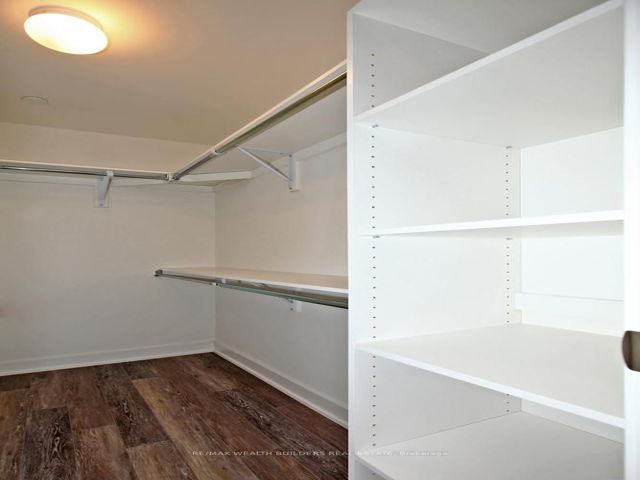 1013W - 27 Bathurst St