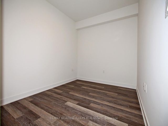 1013W - 27 Bathurst St