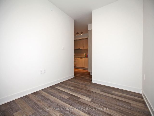 1013W - 27 Bathurst St