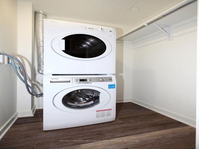 1013W - 27 Bathurst St