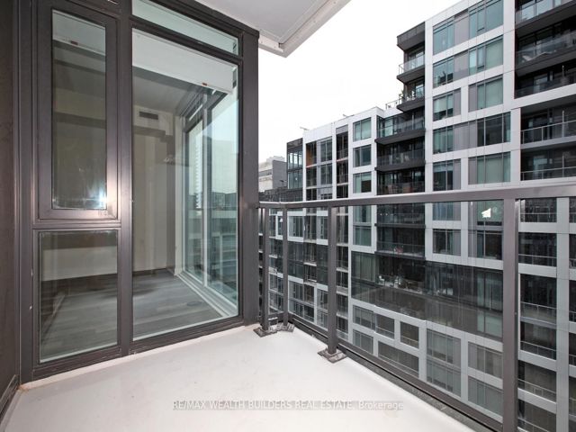1013W - 27 Bathurst St