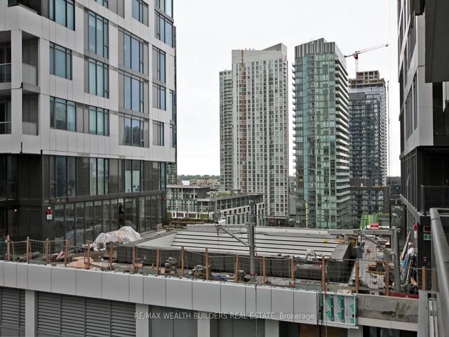 1013W - 27 Bathurst St