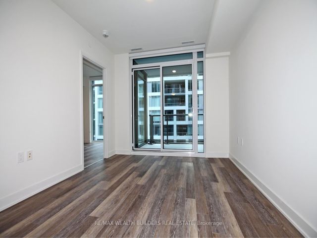 1013W - 27 Bathurst St