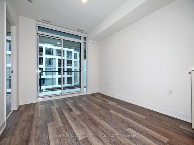 1013W - 27 Bathurst St