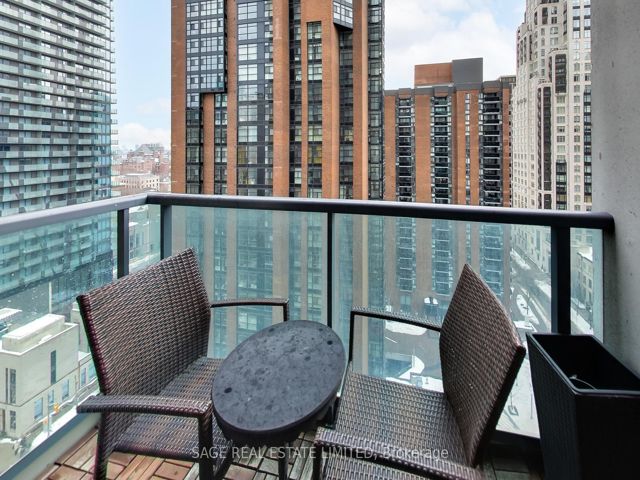 1501 - 1121 Bay St