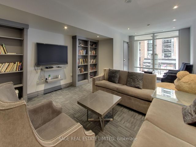 1501 - 1121 Bay St