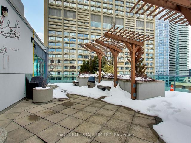 1501 - 1121 Bay St