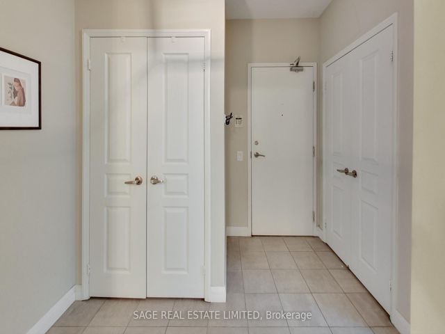 1501 - 1121 Bay St