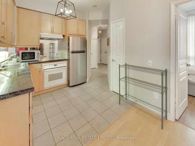 1501 - 1121 Bay St