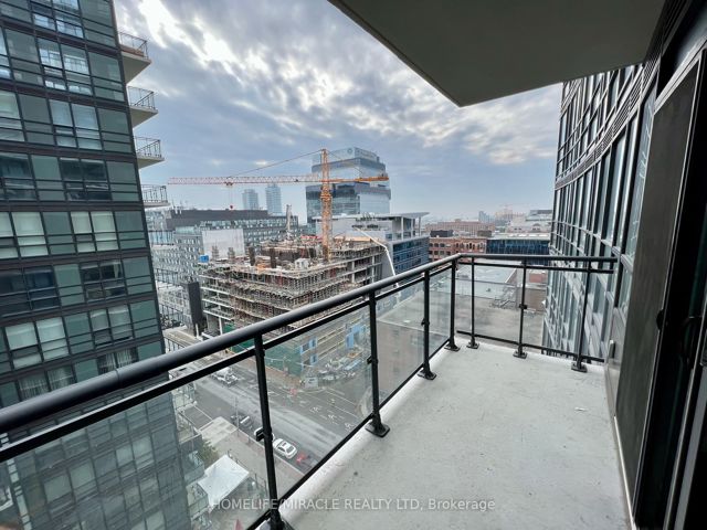 2009 - 460 Adelaide St E