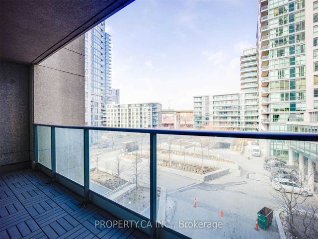 414 - 215 Fort York Blvd