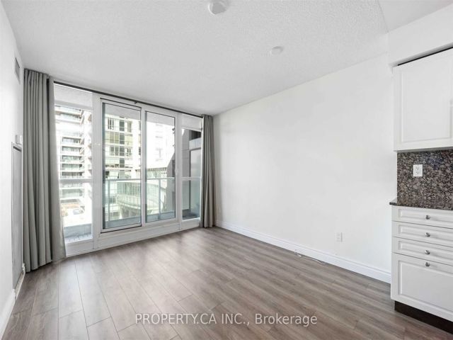 414 - 215 Fort York Blvd
