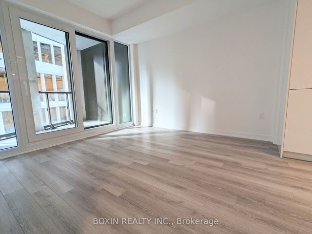 406 - 238 Simcoe St