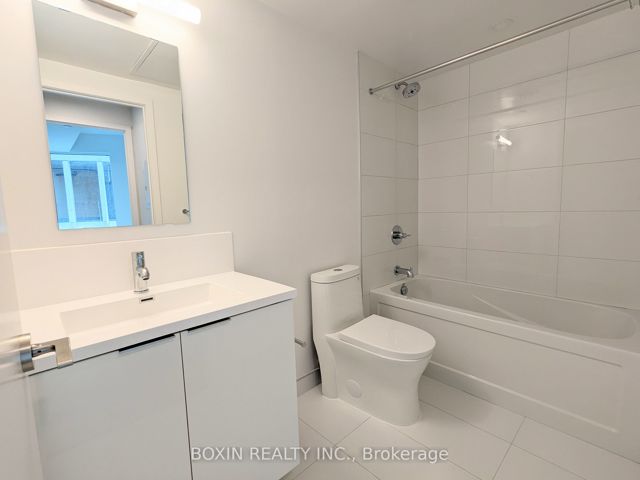 406 - 238 Simcoe St