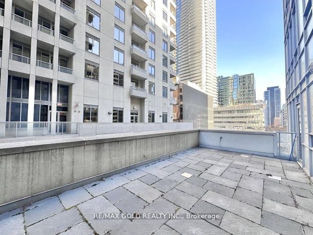 501 - 21 Balmuto St