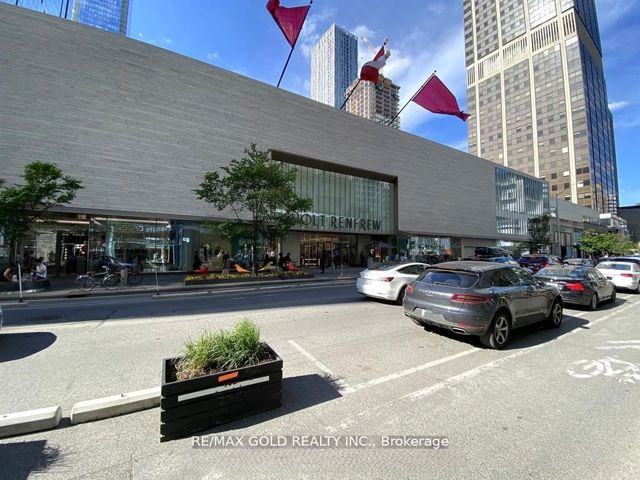 501 - 21 Balmuto St