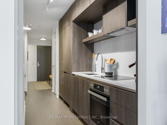 408 - 6 Jackes Ave