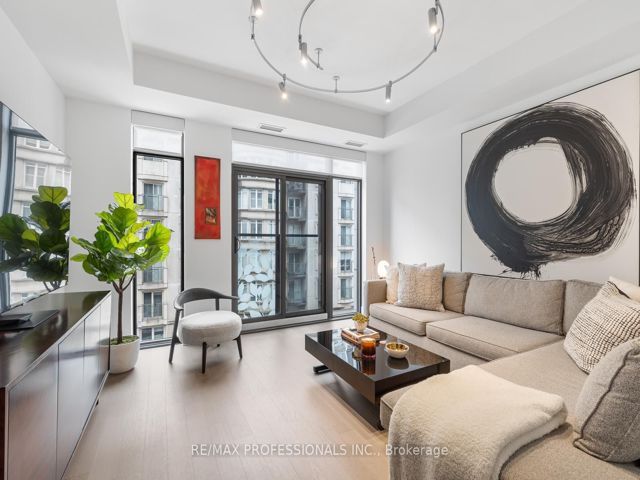 408 - 6 Jackes Ave