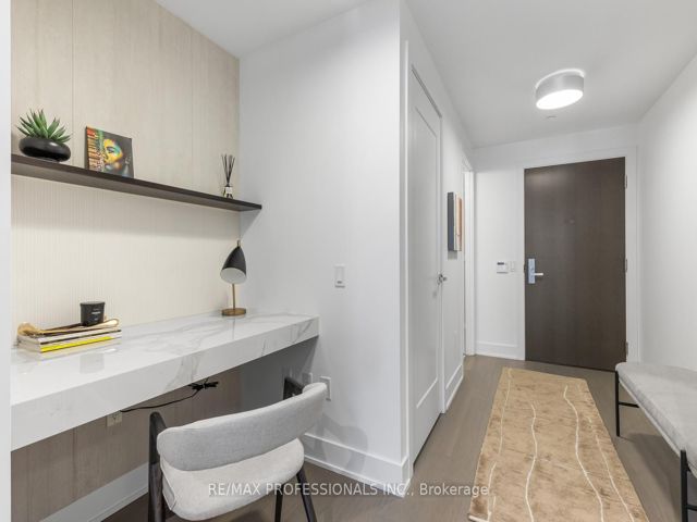 408 - 6 Jackes Ave