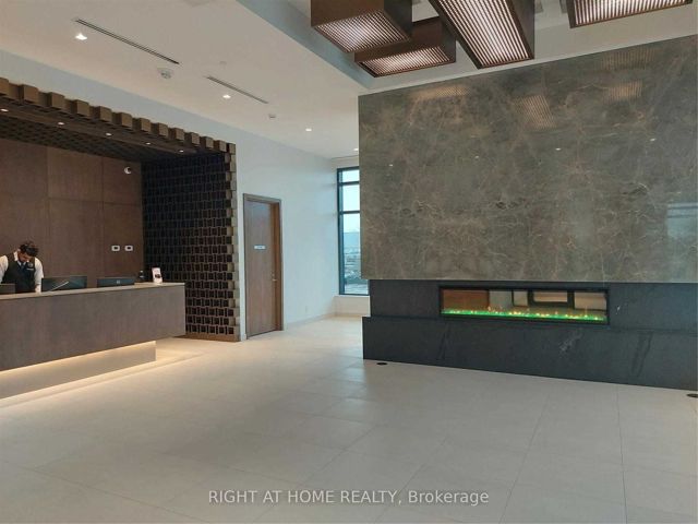 318 - 188 Fairview Mall Dr