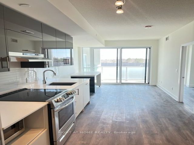 318 - 188 Fairview Mall Dr