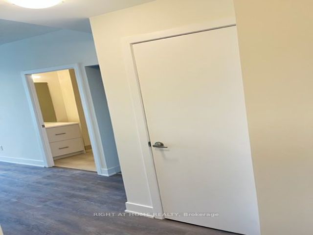 318 - 188 Fairview Mall Dr