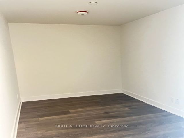 318 - 188 Fairview Mall Dr