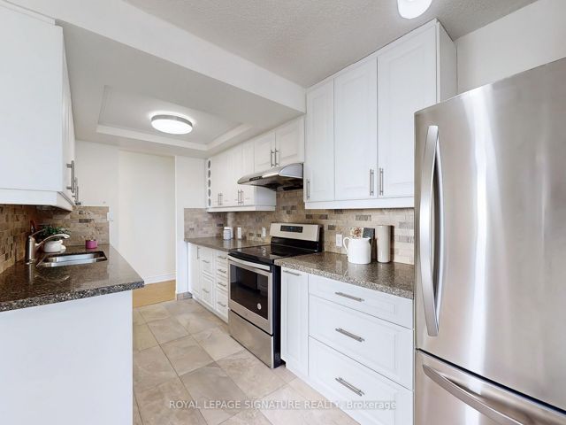PH406 - 5785 Yonge St