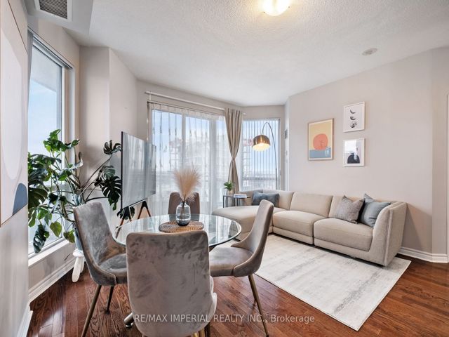 2210 - 18 Holmes Ave