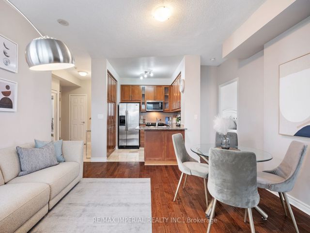 2210 - 18 Holmes Ave