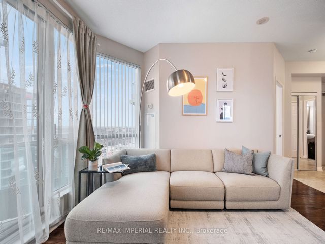 2210 - 18 Holmes Ave
