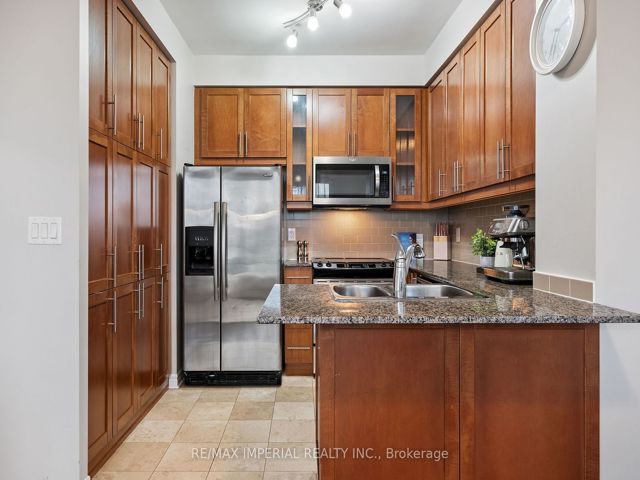 2210 - 18 Holmes Ave