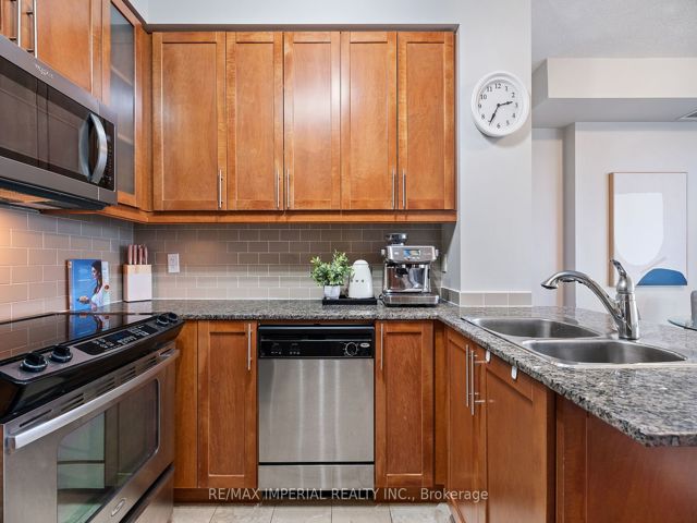 2210 - 18 Holmes Ave